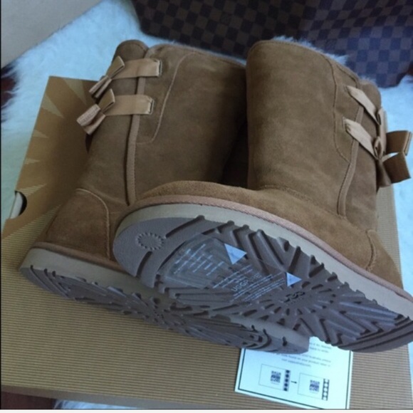 UGG Women EVERLEIGH Boots - Picture 2 of 3